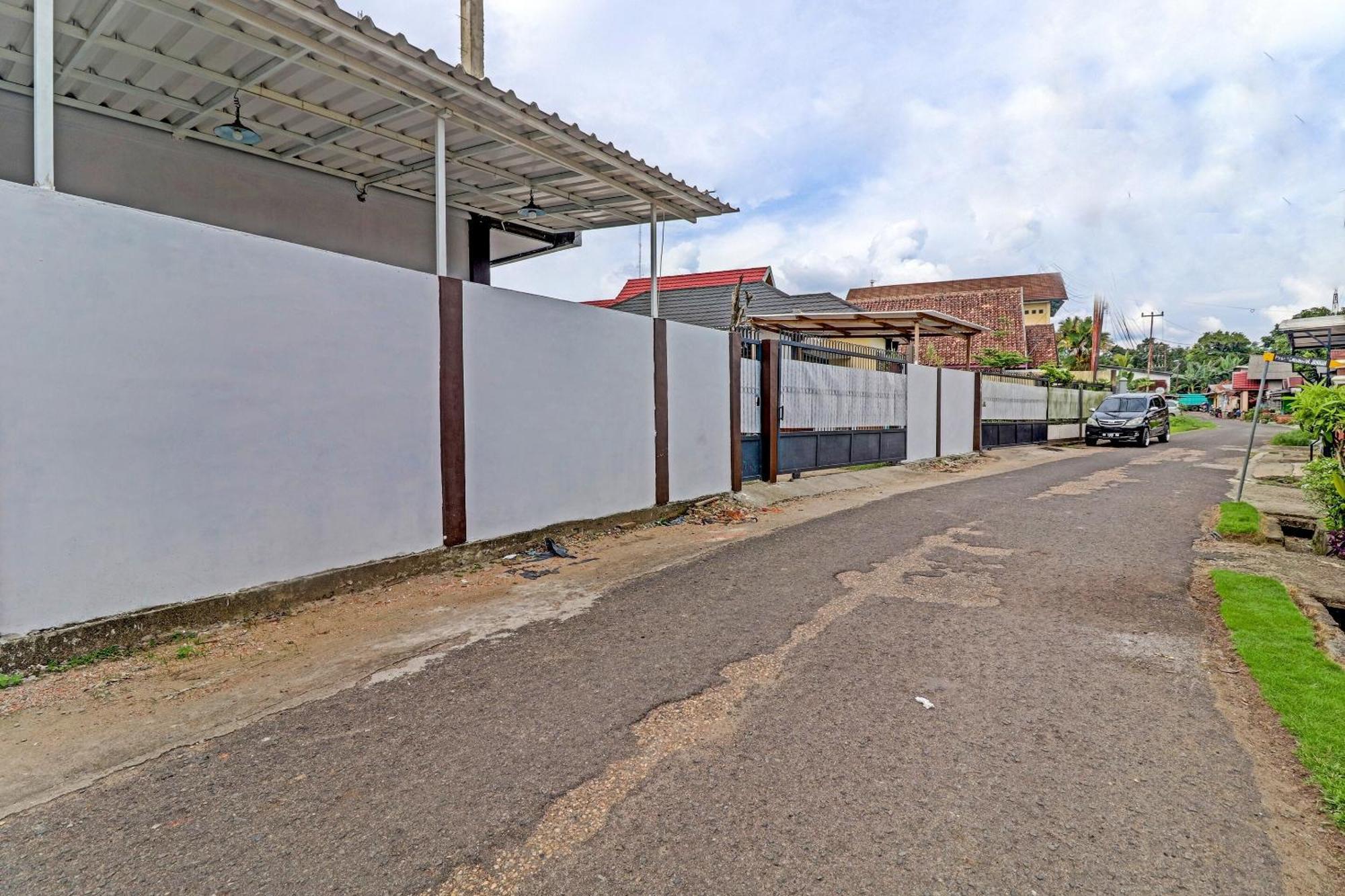 Super Oyo 91497 Waskita Residence Syariah Jambi Exterior foto